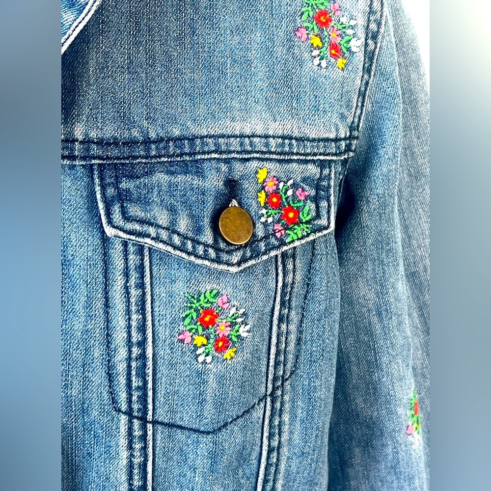 TINSEL Denim Couture Floral Embroidered Cropped Denim Jacket Medium Wash Boho M - Picture 3 of 16